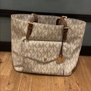 White Michael kors bag